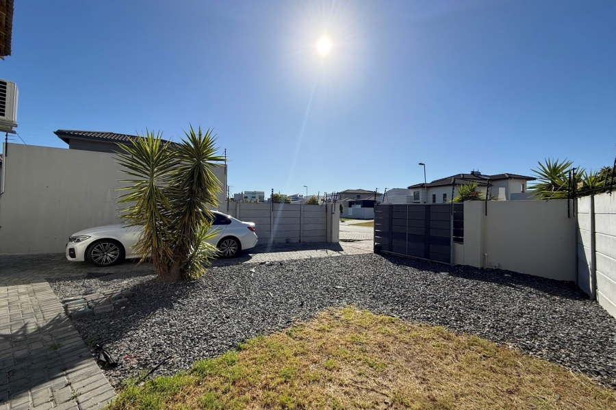 3 Bedroom Property for Sale in Parklands North Western Cape